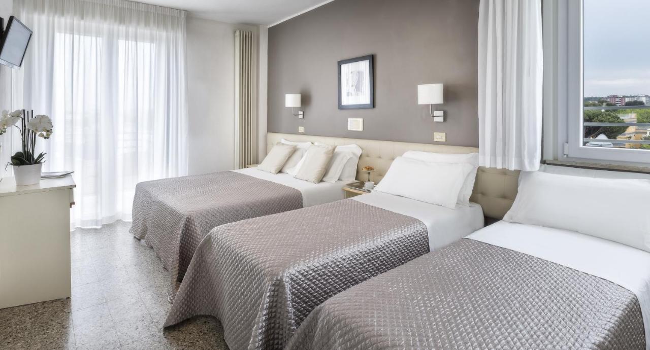 Hotel Carignano Riccione Buitenkant foto
