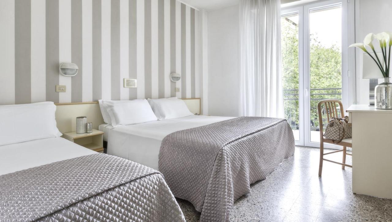 Hotel Carignano Riccione Buitenkant foto
