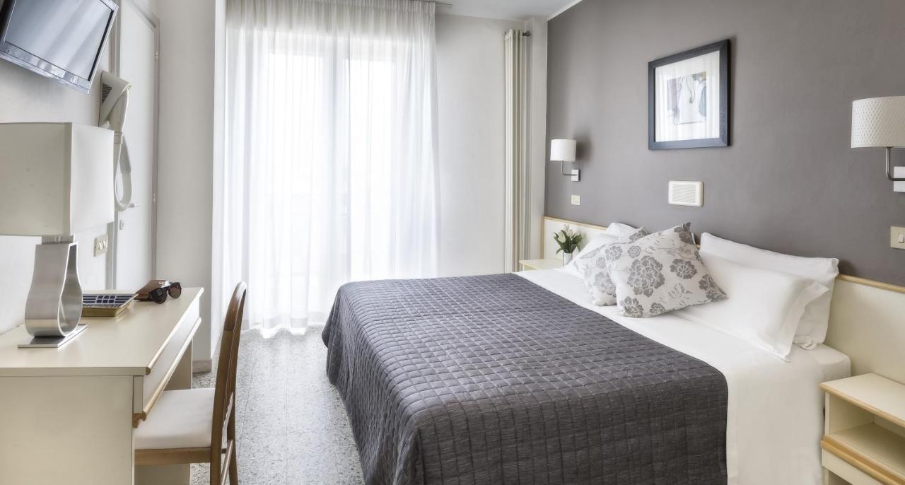 Hotel Carignano Riccione Buitenkant foto