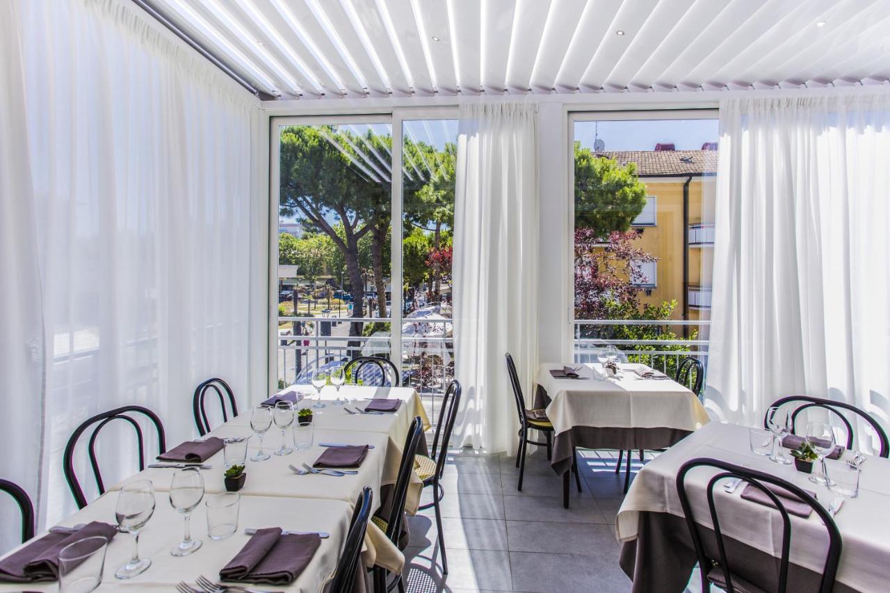 Hotel Carignano Riccione Buitenkant foto